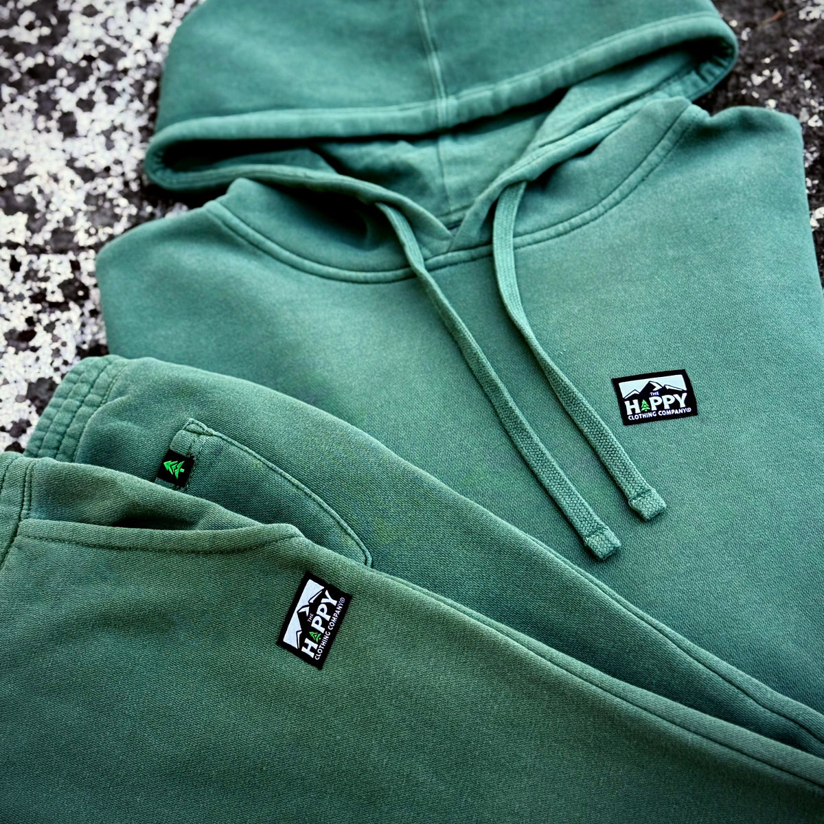 Nature-Dyed Full Sweatsuit w / Logo Label