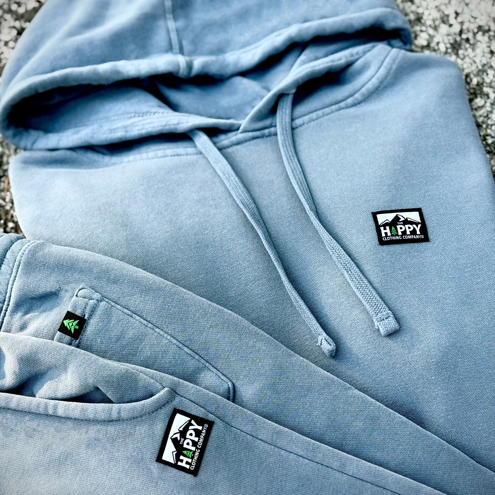 Nature-Dyed Full Sweatsuit w / Logo Label